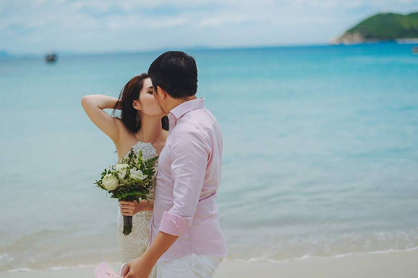 amp;#34;Tan chảyamp;#34; với bộ ảnh ngọt ngào nhân 5 năm ngày cưới của Di Băng và chồng đại gia - 4