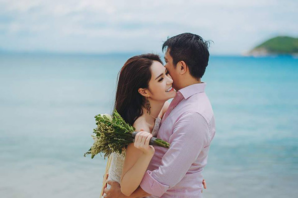 amp;#34;Tan chảyamp;#34; với bộ ảnh ngọt ngào nhân 5 năm ngày cưới của Di Băng và chồng đại gia - 12