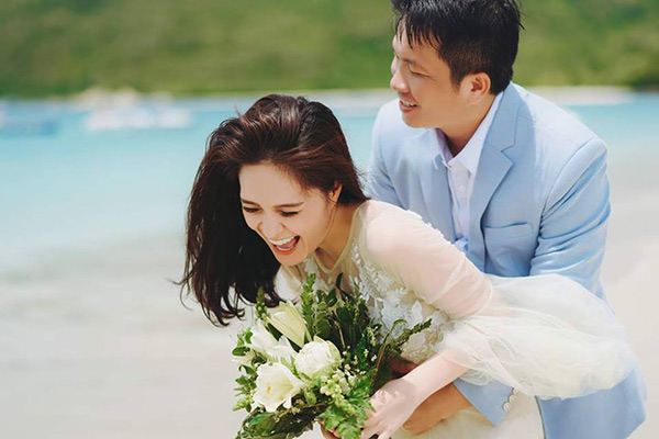 amp;#34;Tan chảyamp;#34; với bộ ảnh ngọt ngào nhân 5 năm ngày cưới của Di Băng và chồng đại gia - 11