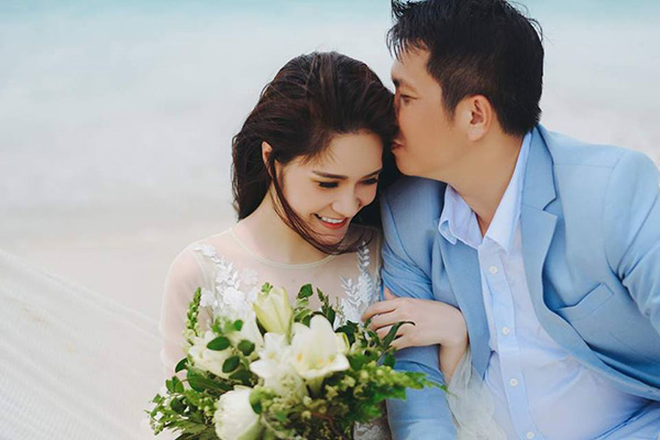 amp;#34;Tan chảyamp;#34; với bộ ảnh ngọt ngào nhân 5 năm ngày cưới của Di Băng và chồng đại gia - 1