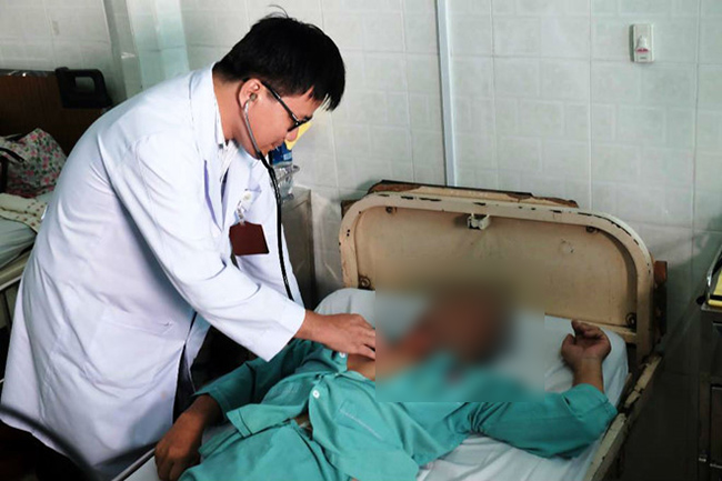 Long An: Vợ đang khóc thương bên linh cữu, người chồng bất ngờ vẫy tay sống lại - 1