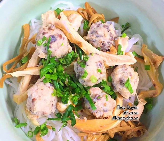 Tự nấu miến gà măng mọc cho bữa sáng ngon khó cưỡng - 12