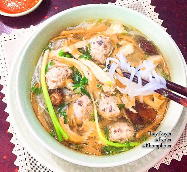 Tự nấu miến gà măng mọc cho bữa sáng ngon khó cưỡng - 14