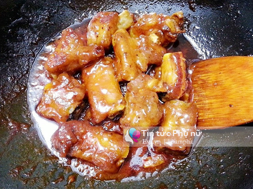 Bật mí 2 cách làm sườn xào chua ngọt đúng chuẩn màu đẹp, thịt mềm tốn cơm vô cùng - 6