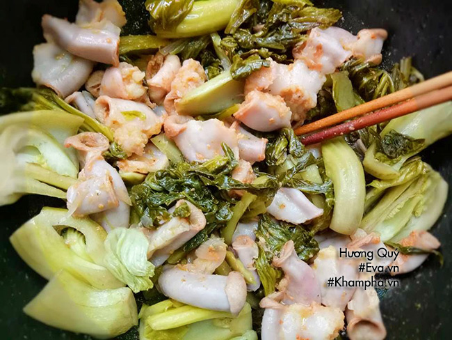 Vợ đảm làm đĩa lòng non xào dưa chua giòn ngon, chồng nào chẳng mê - 5