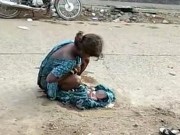 Tin tức - Câu chuyện căm phẫn đằng sau hình ảnh thiếu nữ 17 tuổi phải một mình sinh con ở lề đường