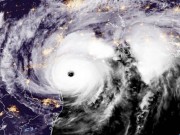 Tin tức - Những hình ảnh cho thấy sức công phá khủng khiếp khi "siêu bão thập kỷ" Harvey đổ bộ nước Mỹ