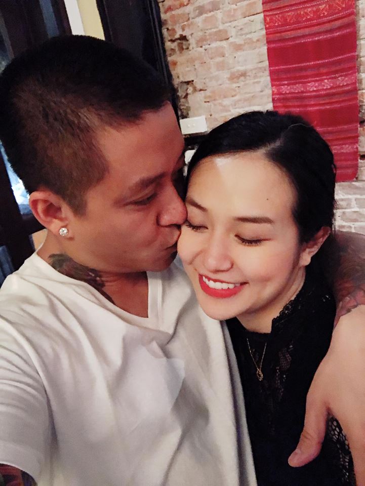 Sao Việt 24h: Tuấn Hưng đắm đuối hôn vợ 9x, đáp trả sự soi mói của dư luận - 2