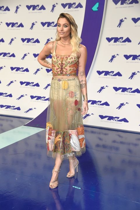 Vắng bóng Taylor Swift, Katy Perry và Nicki Minaj amp;#34;kèn cựaamp;#34; váy áo tại VMAs 2017 - 3