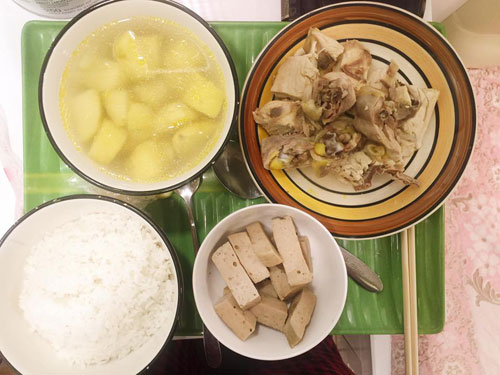 Con dâu hoang mang cầu cứu dân mạng vì ở cữ mẹ chồng cho ăn mì nấu cá nguyên vây - 6