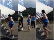 Thời trang - Nguy hiểm khó lường khi Ngọc Hân, Ngọc Trinh cứ mặc như vậy lên máy bay