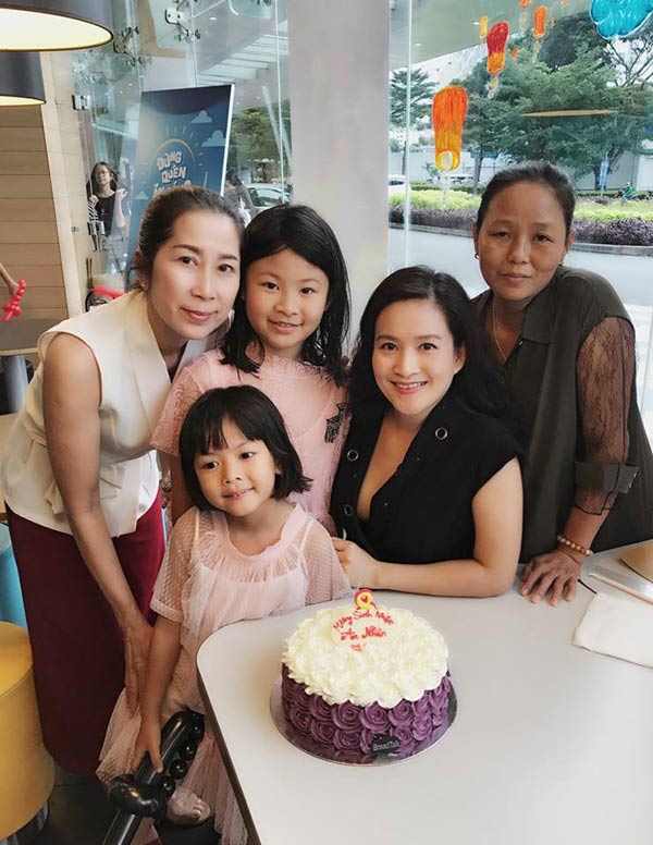 Vợ MC Bình Minh hạnh phúc vì 2 con gái đã biết nhường nhịn nhau - 4