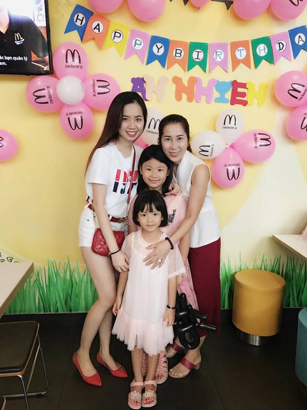 Vợ MC Bình Minh hạnh phúc vì 2 con gái đã biết nhường nhịn nhau - 6