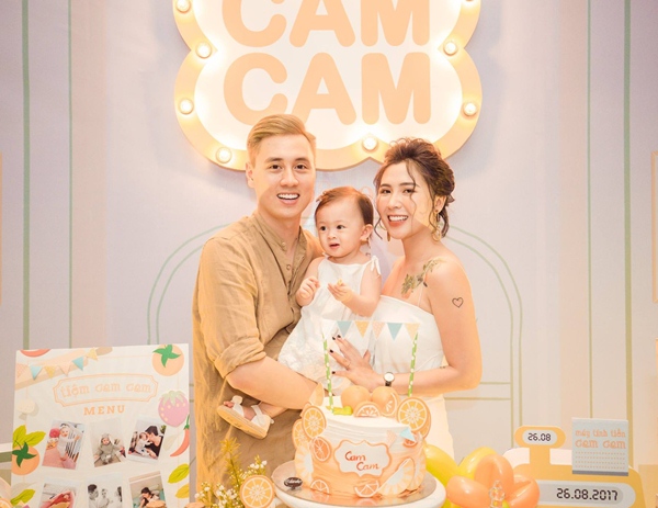 Bức ảnh 3 gia đình amp;#34;bố tài, mẹ đẹp, con thiên thầnamp;#34; cùng hội tụ khiến dân mạng phát cuồng - 5