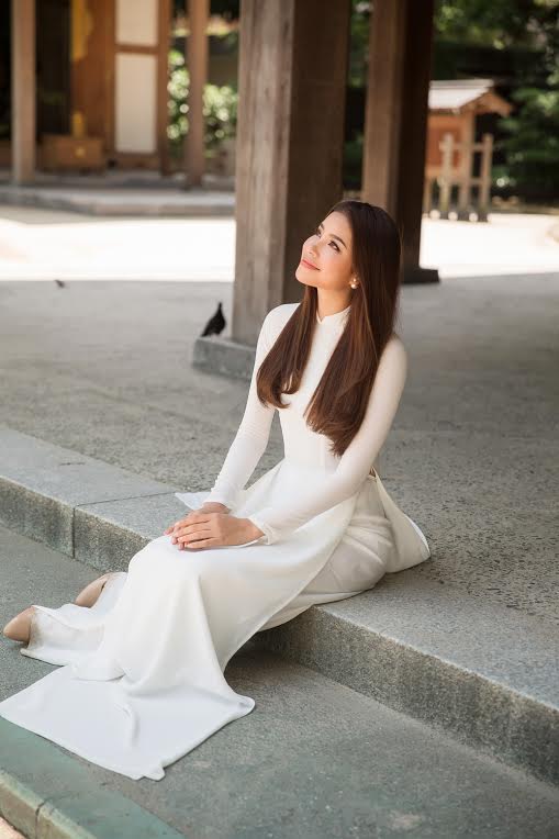 Hoa hậu Phạm Hương đẹp thoát tục với tà áo dài trắng tinh khôi tại Nhật - 4