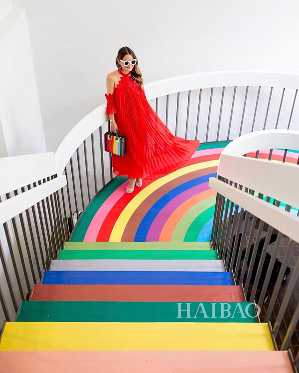 Kỳ lạ: Cô gái thấp bé như cái kẹo nổi tiếng nhờ mặc đẹp nhưng không bao giờ lộ mặt - 12