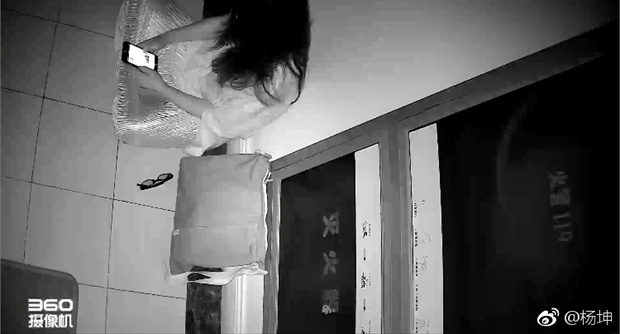 Ngôi sao 24/7: Tối muộn, Chung Hân Đồng đeo khẩu trang đến viện thẩm mỹ đại tu nhan sắc - 4