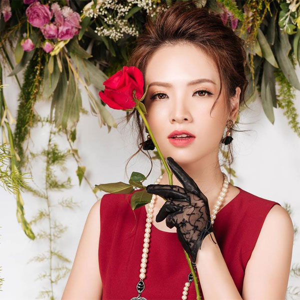 Sao Việt 24h: Tuấn Hưng đắm đuối hôn vợ 9x, đáp trả sự soi mói của dư luận - 8