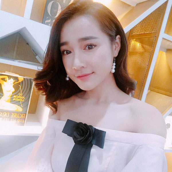 Sao Việt 24h: Tuấn Hưng đắm đuối hôn vợ 9x, đáp trả sự soi mói của dư luận - 12