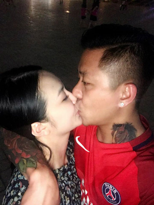 Sao Việt 24h: Tuấn Hưng đắm đuối hôn vợ 9x, đáp trả sự soi mói của dư luận - 1