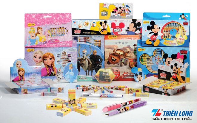 Các bậc phụ huynh “săn” bộ đồ dùng học tập có hình nhân vật Disney tặng con - 1