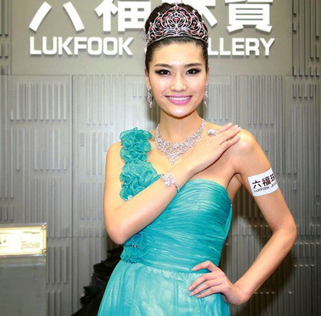 Năm 2013, thí sinh Can Diệp trở thành Hoa hậu Hoàn vũ Trung Quốc ngay cả khi bị đánh giá rất thô và kém nữ tính.
