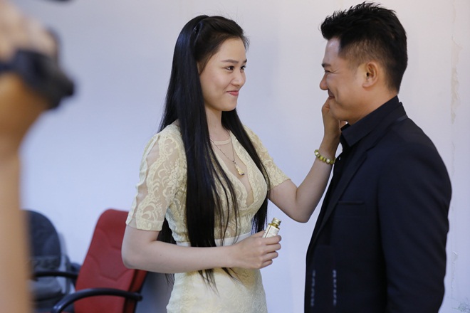 Biến mất quá lâu trước khán giả, Vân Quang Long lộ diện cùng vợ đẹp sau 15 năm kín tiếng - 3