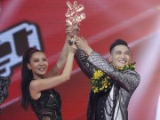 Làng sao - Quán quân The Voice chật vật đi hát thay bố mẹ trả nợ