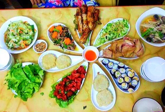 Chị em chia sẻ mâm cỗ cúng Rằm trên mạng xã hội - 2