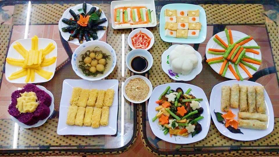 Chị em chia sẻ mâm cỗ cúng Rằm trên mạng xã hội - 7