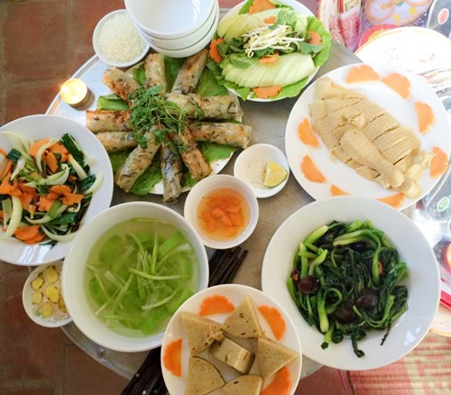 Chị em chia sẻ mâm cỗ cúng Rằm trên mạng xã hội - 6