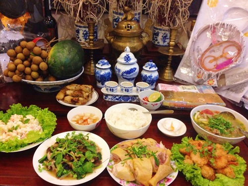 Chị em chia sẻ mâm cỗ cúng Rằm trên mạng xã hội - 4