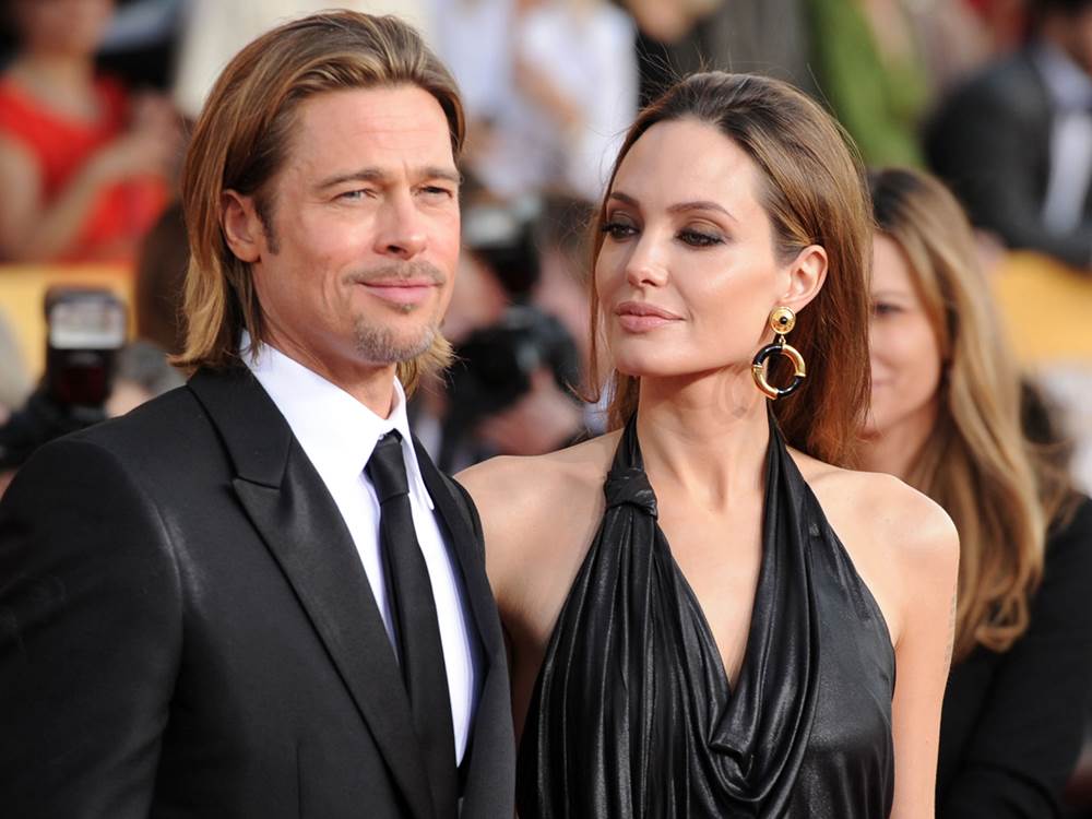 Angelina Jolie - Brad Pitt gặp lại, ôm chầm lấy nhau và òa khóc nức nở - 1