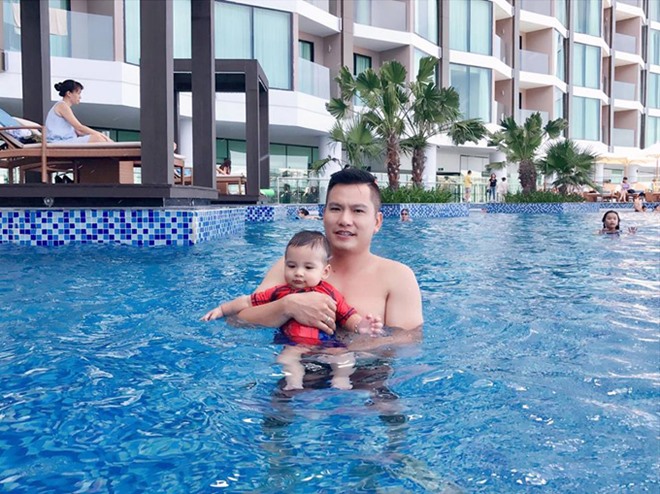 Jennifer Phạm hạnh phúc bên chồng đại gia và hai thiên thần nhỏ dịp lễ 2/9 - 6