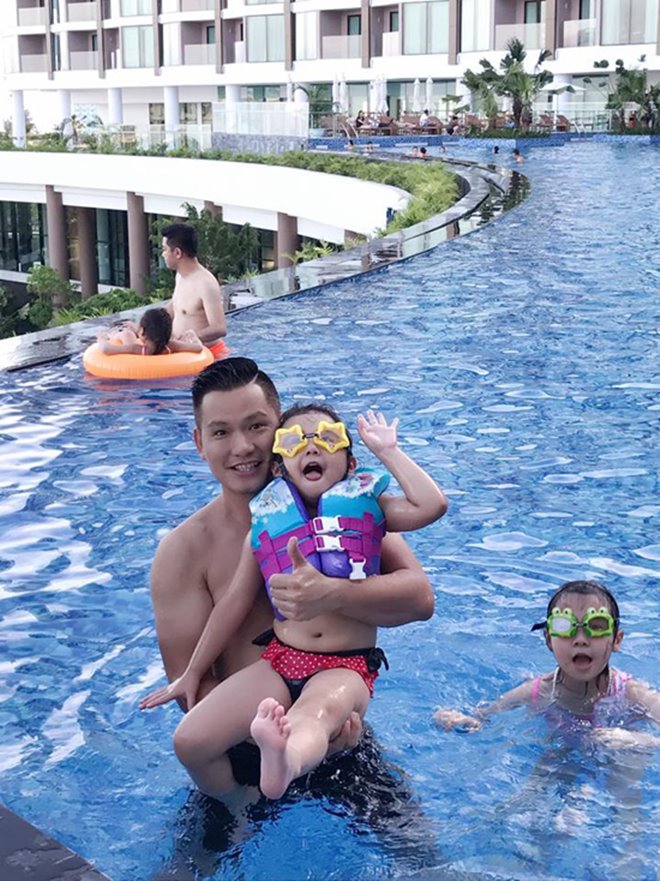 Jennifer Phạm hạnh phúc bên chồng đại gia và hai thiên thần nhỏ dịp lễ 2/9 - 7