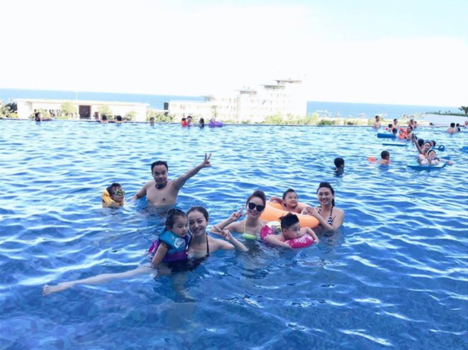 Jennifer Phạm hạnh phúc bên chồng đại gia và hai thiên thần nhỏ dịp lễ 2/9 - 8