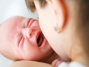 Bà bầu - Sau sinh phải kiêng tắm gội một tháng? Bác sĩ khẳng định: "Chỉ 24 giờ là đủ!"
