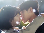 Xem & Đọc - Fan náo loạn vì Lee Jong Suk và Suzy vừa gặp đã... hôn đắm đuối