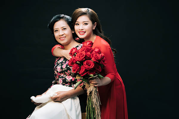 Rơi nước mắt với ca khúc về lòng mẹ của Sao Mai Thu Hằng - 11