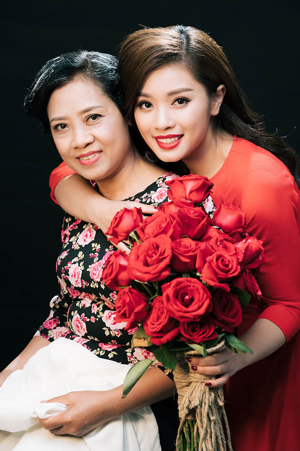 Rơi nước mắt với ca khúc về lòng mẹ của Sao Mai Thu Hằng - 12