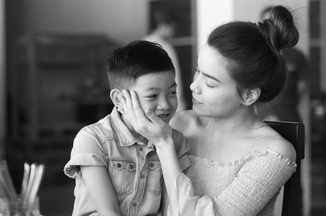 Sao Việt 24h:  Con trai Hồ Ngọc Hà mới 6 tuổi đã được khen amp;#34;biết điềuamp;#34; - 2