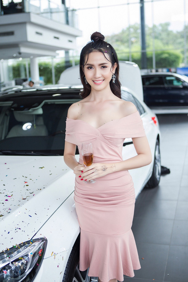 Phan Thị Mơ khoe xế hộp 4,5 tỷ mới tậu, khẳng định không có đại gia bao bọc - 1