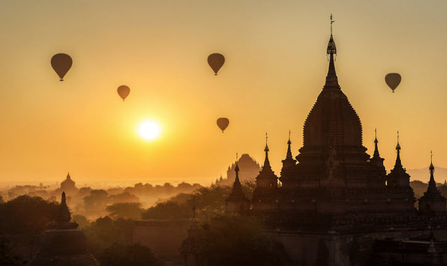 Du khách Zacho Ho đã có cơ hội trải nghiệm và ghi lại những hình ảnh về phong cảnh và cuộc sống thanh bình tại vùng ngoại ô thành phố cổ Bagan.
