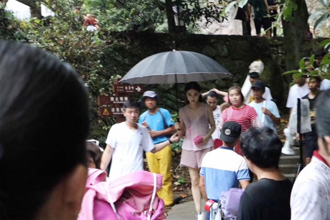 52 tuổi mới lần đầu làm bố, Quách Phú Thành suốt ngày ngắm nghía, hôn hít con gái - 5