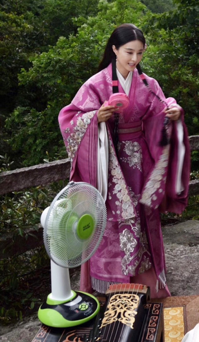 52 tuổi mới lần đầu làm bố, Quách Phú Thành suốt ngày ngắm nghía, hôn hít con gái - 6