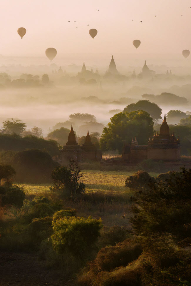 Những ngôi đền cổ ở thành phố Bagan là kỳ quan nổi tiếng thế giới.
