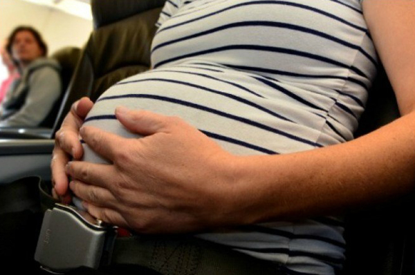 Mẹ bầu bất ngờ chuyển dạ trên trời, con được miễn phí bay trọn đời - 3