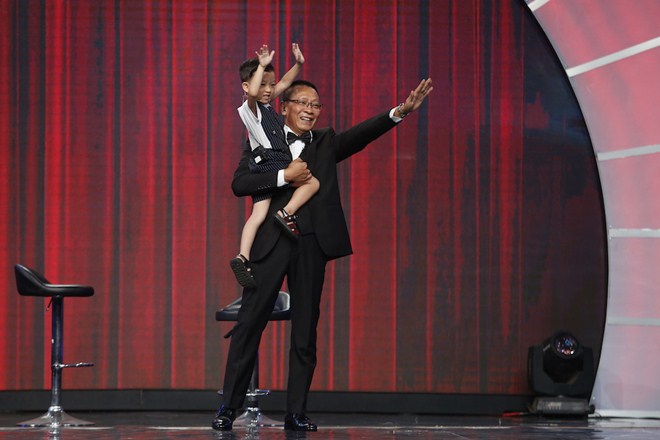 Lại Văn Sâm sửng sốt với cậu bé tính nhẩm siêu phàm, thích ăn gỉ mũi, “4 đời bạn gái” - 9