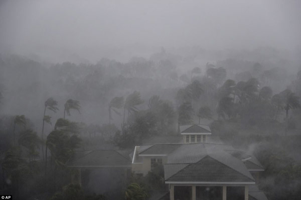 Siêu bão amp;#39;quái vậtamp;#39; Irma trút cuồng nộ lên Florida, toàn bộ chìm trong biển nước - 1