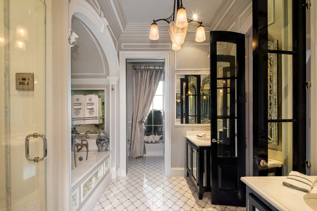 Phòng tắm vượt qua mọi chuẩn mực thường thấy, sự sang trọng “đánh bật” cả những khách sạn 5 sao.
